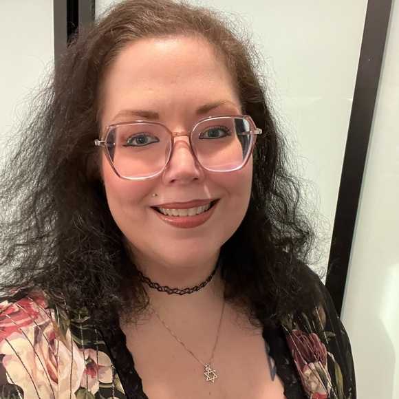 Meet your Posher, Michelle - Picture 2 of 2